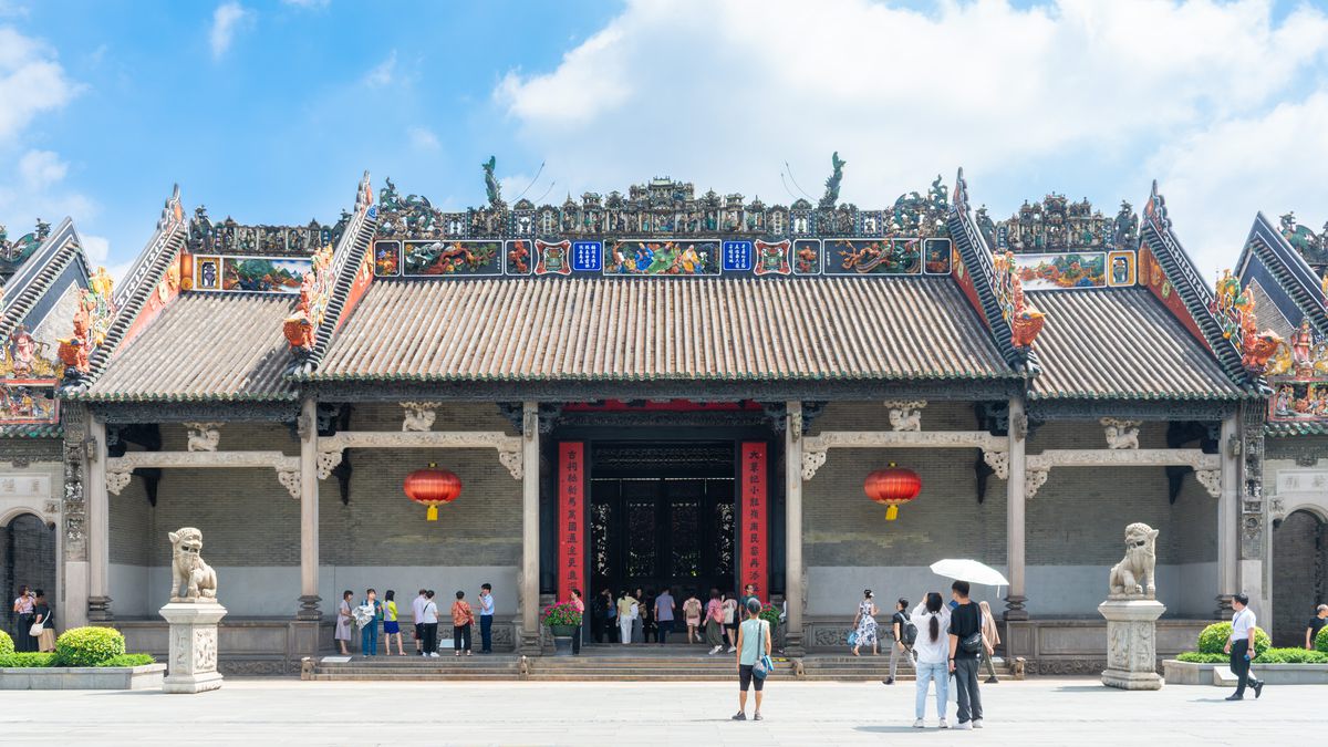 The main hall of Chen Clan Ancestral Hall, its roof ridges crowded with colored ceramic figures